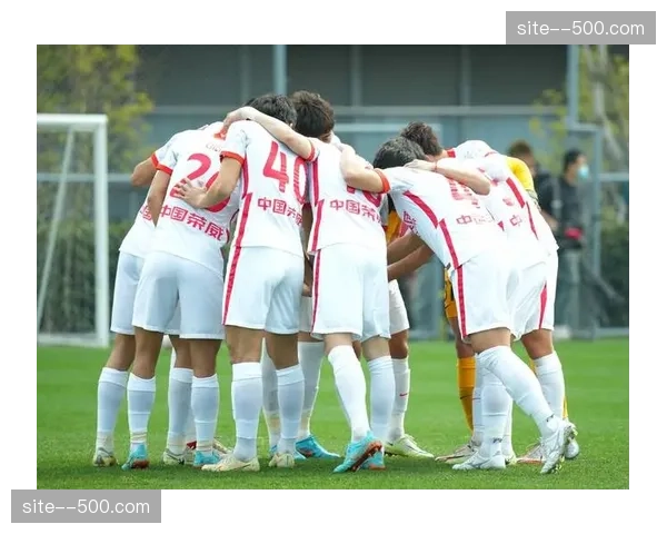 河南队防守反击战术成功 限制海港进攻展现战术纪律 河南队防守反击战术成功 限制海港进攻展现战术纪律